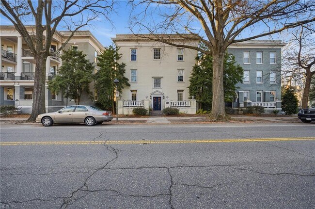 Building Photo - 1015 Colonial Ave