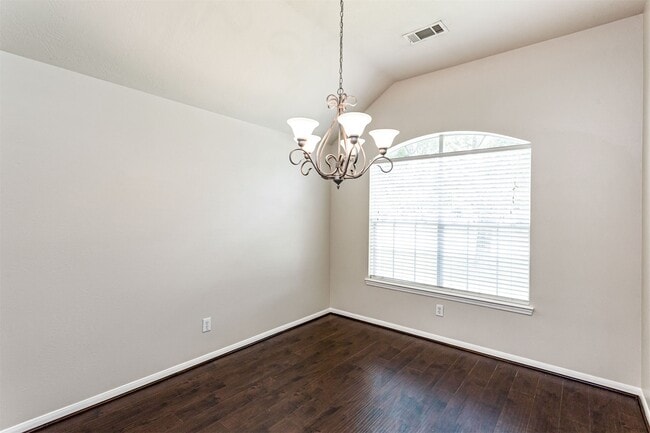 Building Photo - 3131 Stratford Pointe Dr