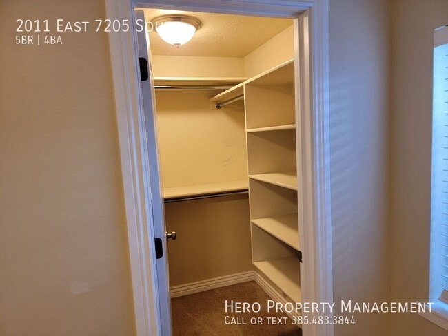 Building Photo - Huge Townhome in coveted East Cottonwood H...