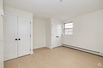 Building Photo - 921 Tyson Ave