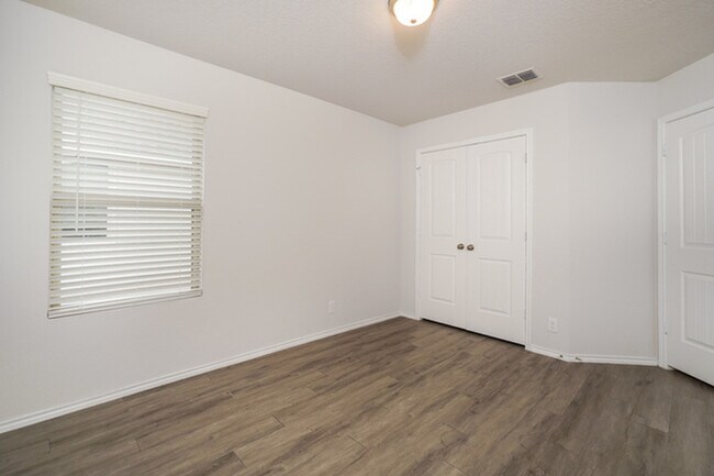 Building Photo - 9315 Evening Shade Ct