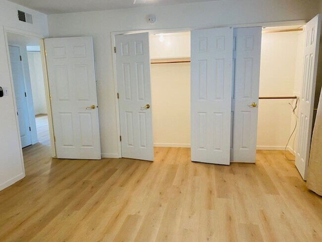 Building Photo - $1,650 Palm & Shaw, 2 Bedroom Condo - N Wi...