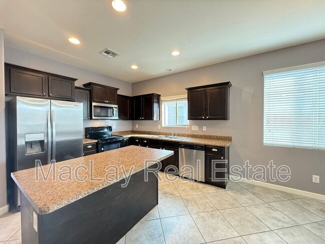 Building Photo - 23849 W Tamarisk Ave