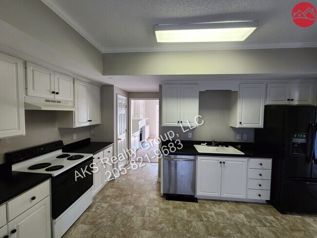 Building Photo - 756 3rd St NE