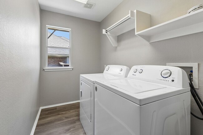 Building Photo - 3313 Heatherbrook Dr