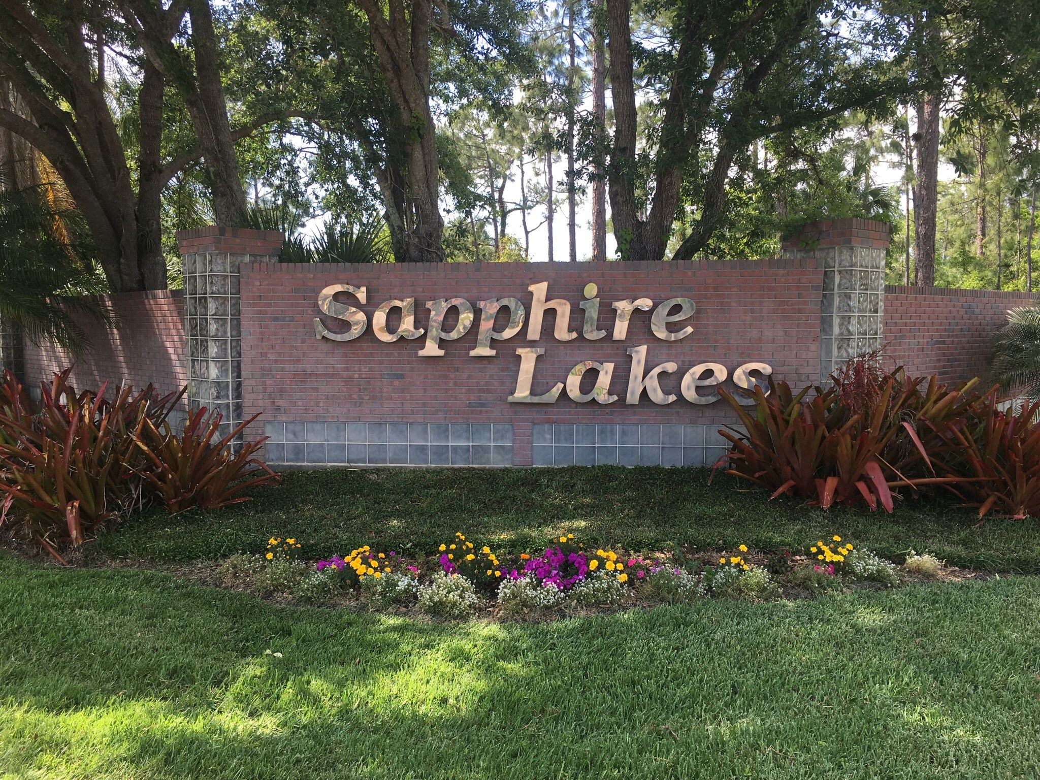 Building Photo - 655 Luisa Ln