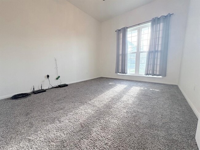 Building Photo - 313 S 6th St