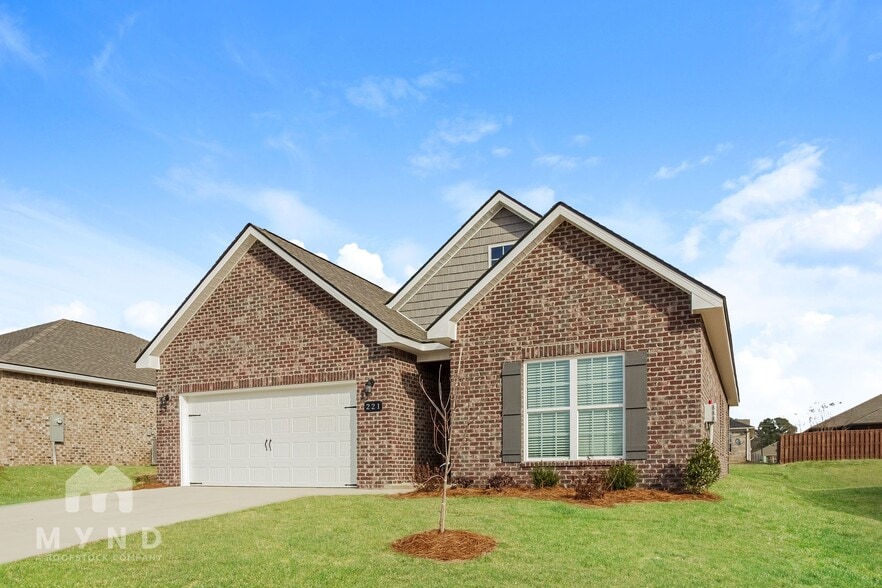 Building Photo - 221 Pine Is Ave