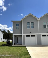 Building Photo - 136 Pasture Ln