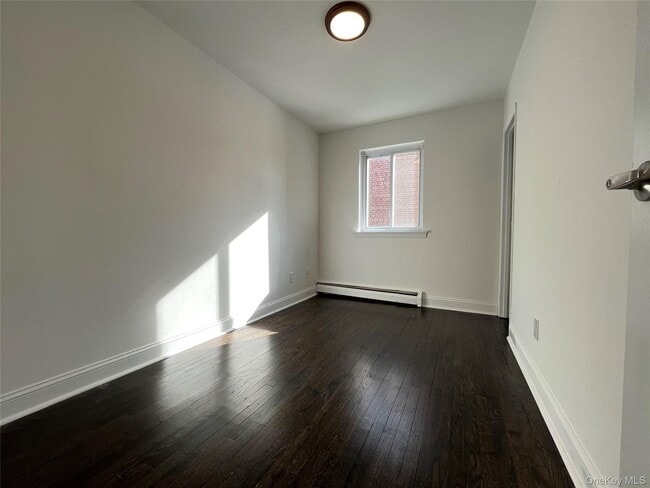 Building Photo - 75-50 Furmanville Ave