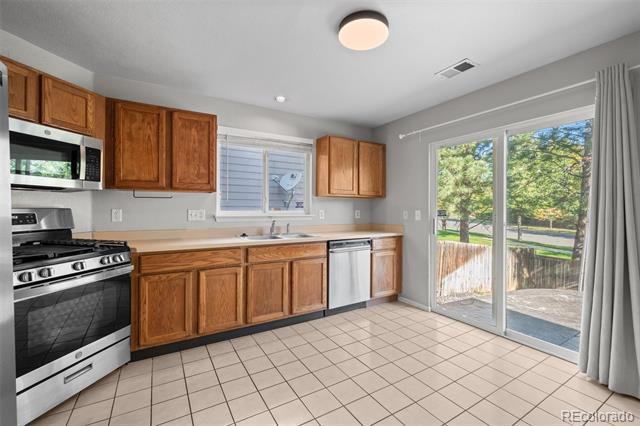 Building Photo - 16100 White Hawk Dr