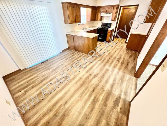Building Photo - Affordable Duplex in Blue Valley School District-Available NOW!!