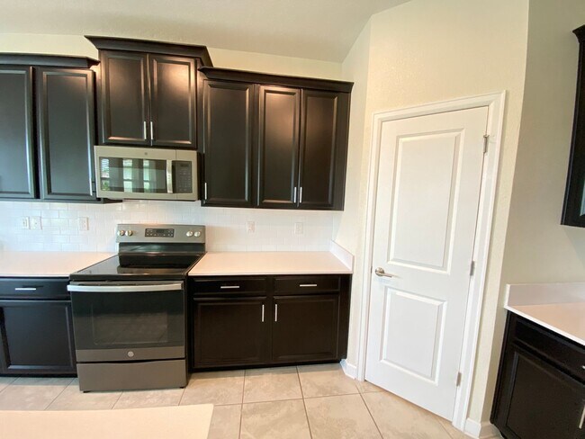 Building Photo - Spacious 4-Bedroom Home in Kissimmee – Ava...