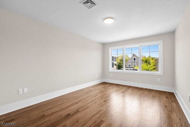 Building Photo - 162 Closter Dock Rd