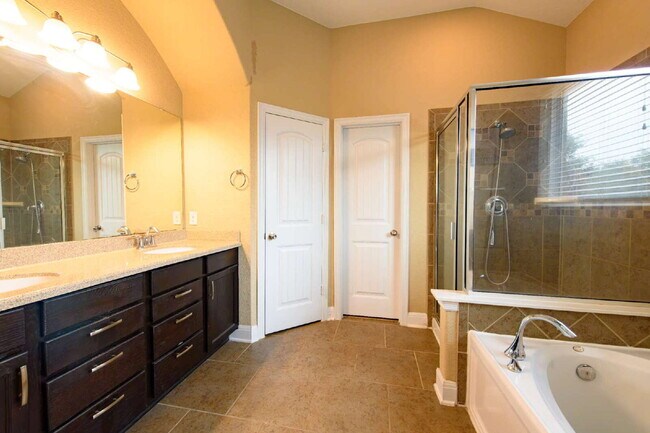 Building Photo - Spacious 4BR/2BA Energy Star Certified Hom...