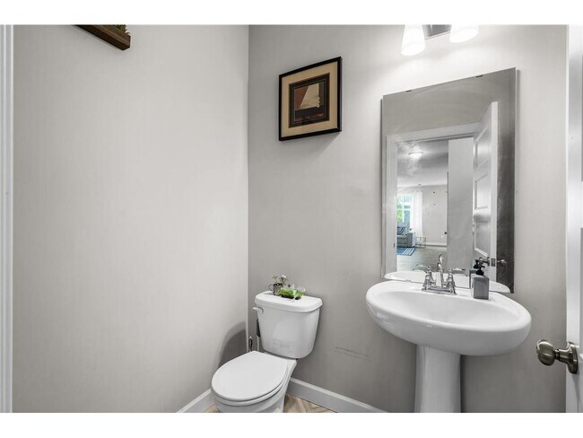 Building Photo - 2117 Cleveland Ln S