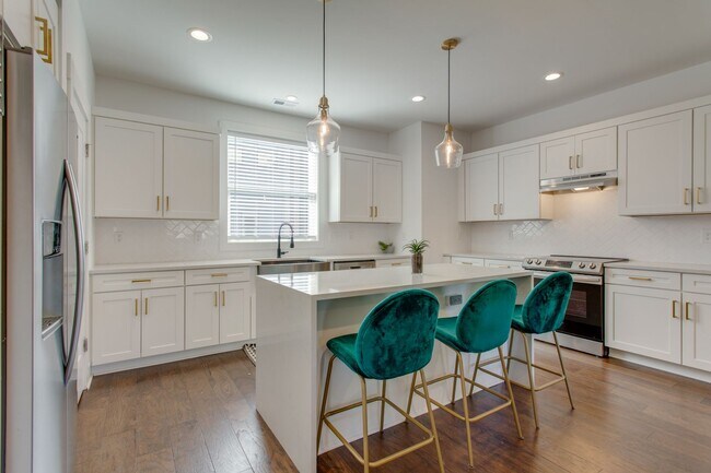 Building Photo - 732 Inspiration Blvd