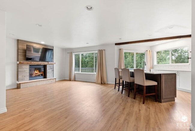 Building Photo - 4 Bedroom | 2.5 Bathroom | Garage - Conven...