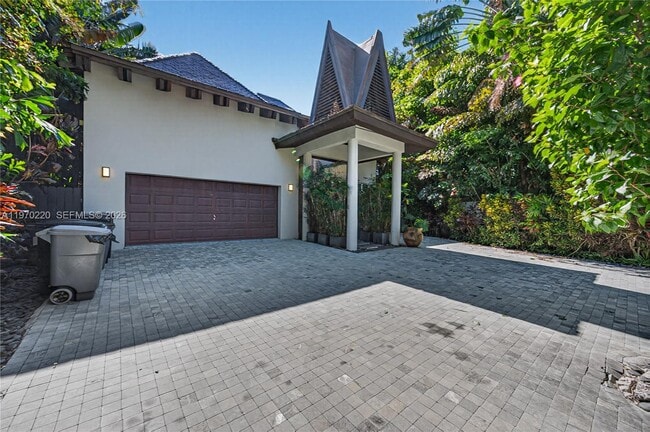 Building Photo - 14 W San Marino Dr