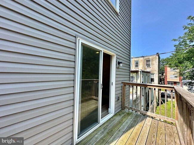Building Photo - 1741 Fontain St