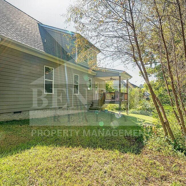 Building Photo - Beautiful Like New Home in Ooltewah