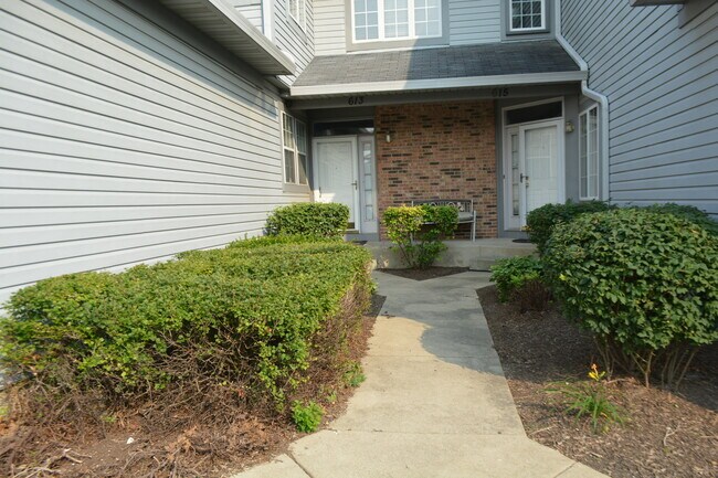 Building Photo - 613 W Parkside Dr