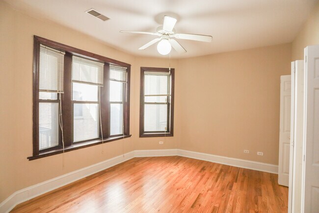 Building Photo - 3702 N Sheffield Ave