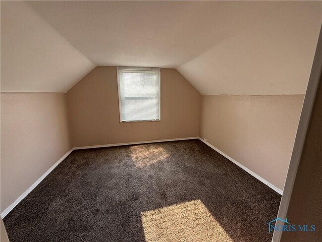 Building Photo - 3319 Maple St