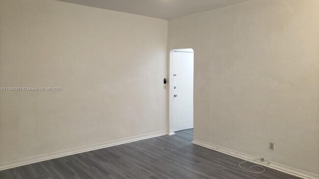 Building Photo - 215 30th St