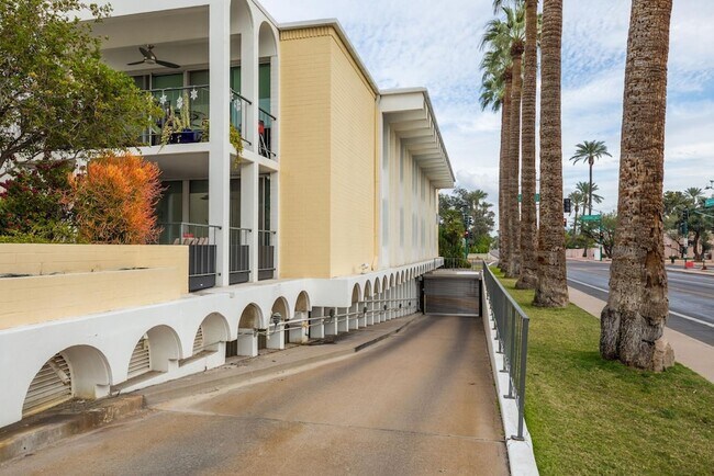 Building Photo - 6502 N Central Ave