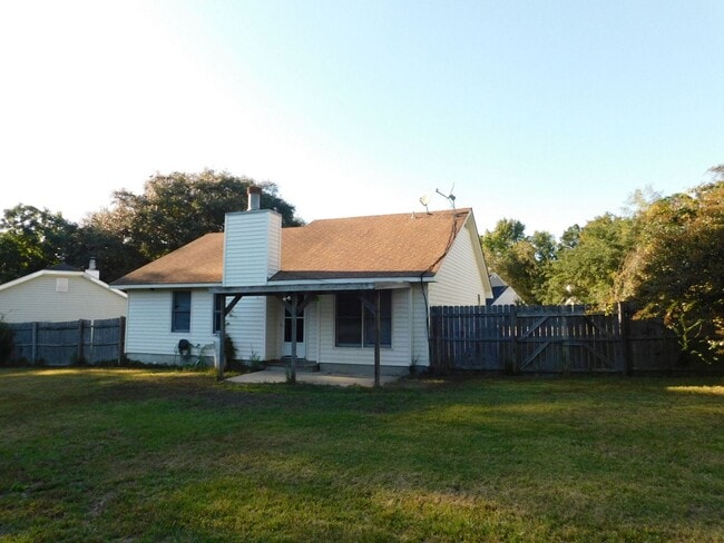 Building Photo - Family home