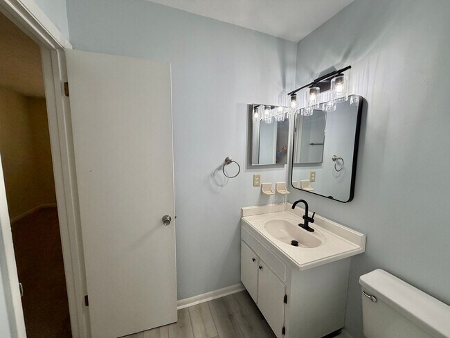 Building Photo - 4411 SW 34th St