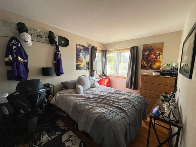 Building Photo - AVAILABLE JUNE - Nice 5 Bed 2 Bath Near Campus w/ OSP & Huge Yard