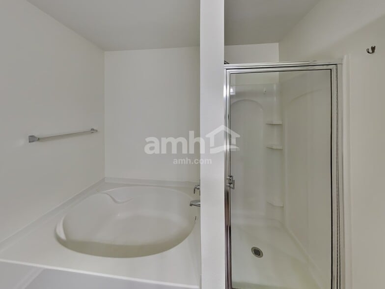 Building Photo - 704 Overlook Rd