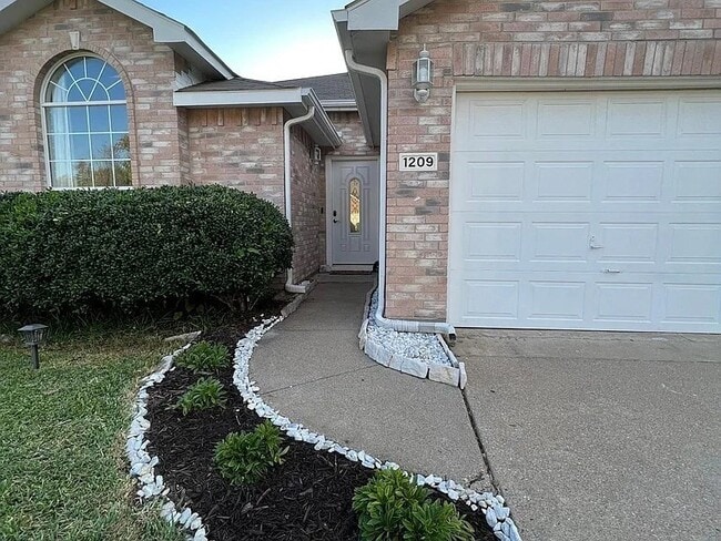 Building Photo - 1209 Mill Spring Dr