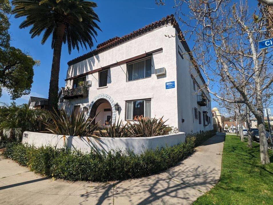 Building Photo - 1303 Cloverdale Ave