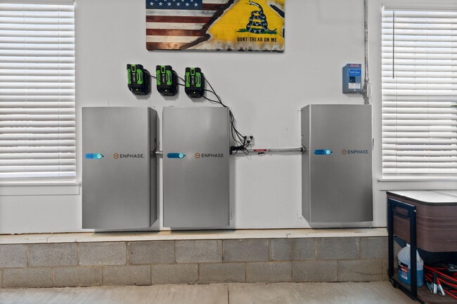 Building Photo - 105 Farmridge Wy