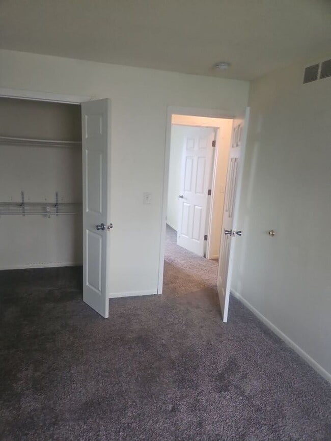 Building Photo - **Charming 3-Bedroom Duplex with Modern To...