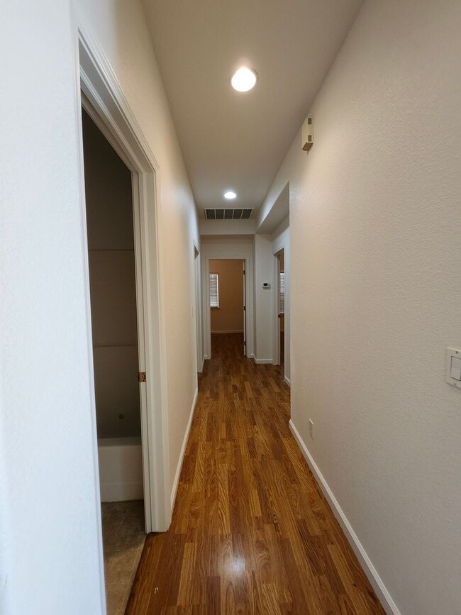 Building Photo - Beautiful Yuba City home located in a cul-de-sac