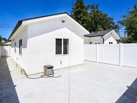 Building Photo - 7523 Milwood Ave