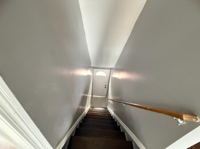 Building Photo - 26 Clarence St