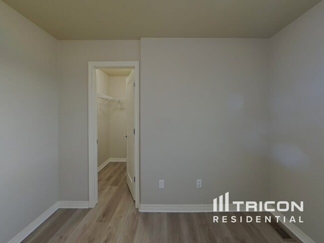 Building Photo - 9934 Silver Stirrup Dr