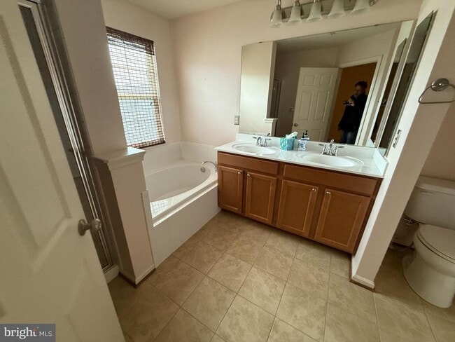 Building Photo - 7211 Maidstone Pl