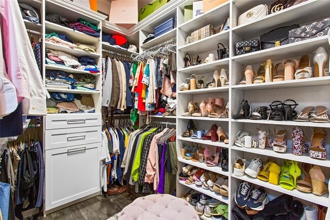 Building Photo - 10067 Mere Pkwy