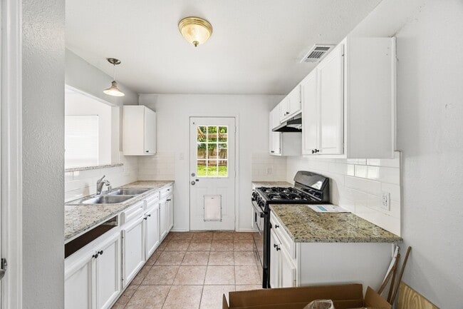 Building Photo - 6206 Greenwick Ln