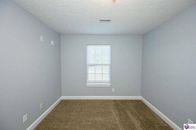 Building Photo - 611 Flushing Meadows Dr