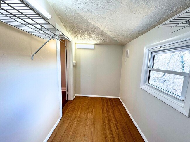 Building Photo - East AVL - Renovated Oakley Bungalow