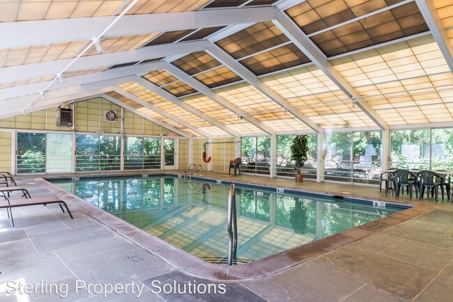 Building Photo - 3 br, 2 bath House - 2-6 Brooke Club Dr