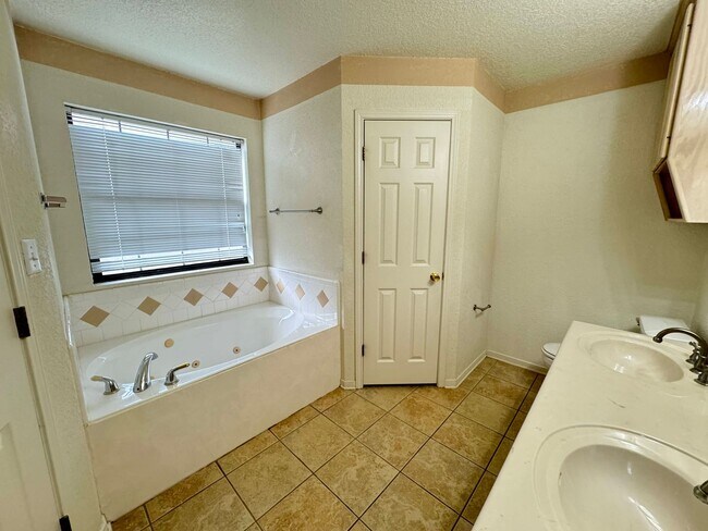 Building Photo - 2008 Lava Ln