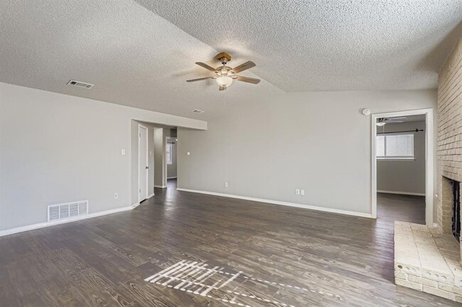 Building Photo - 11807 Acorn Creek Trail